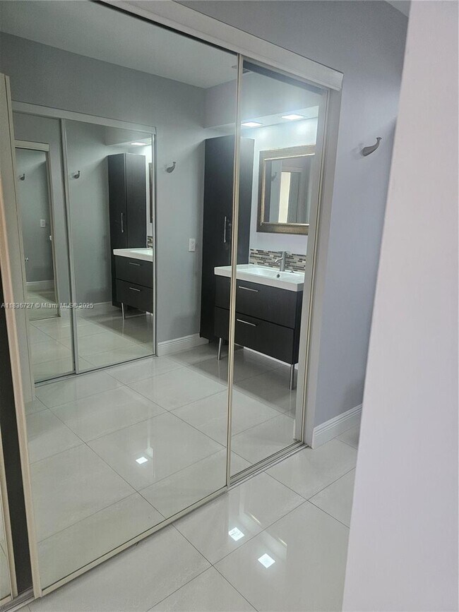 Foto del edificio - 5320 SW 153rd Pl S