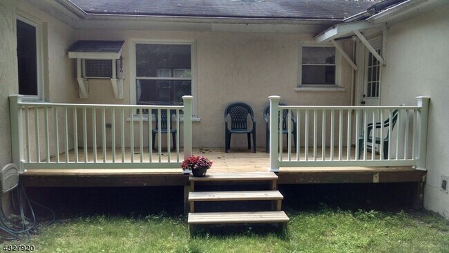 Foto del edificio - 80 Sterling Hill Rd