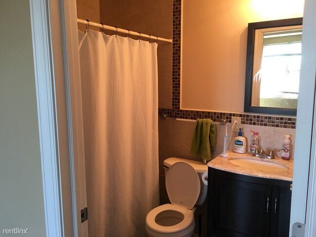 Building Photo - 4 br, 2 bath  - 1107 S 6th St # 09