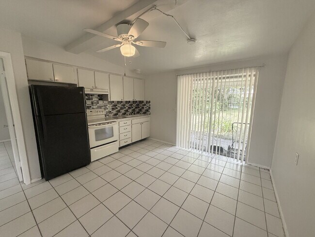 Foto del edificio - "Charming 1-Bedroom Duplex Retreat on Carn...