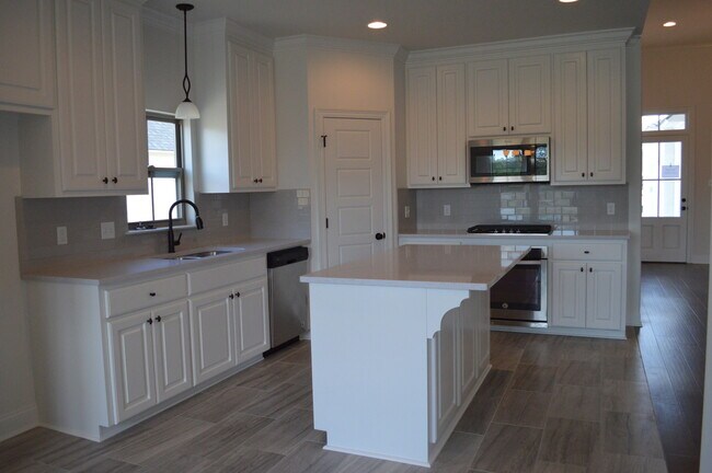 Building Photo - Spacious 3 Bedroom plus Office in Prairiev...