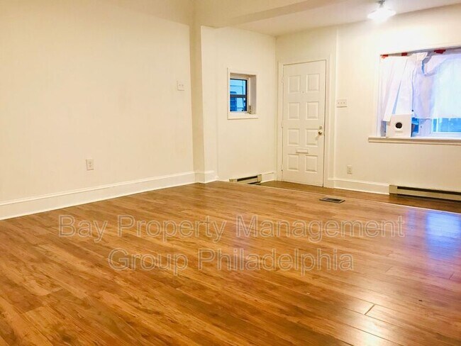 Building Photo - 6122 Larchwood Ave