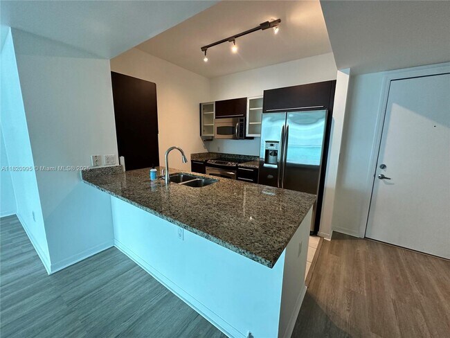 Foto del edificio - 950 Brickell Bay Dr