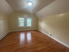 Building Photo - 751 George St