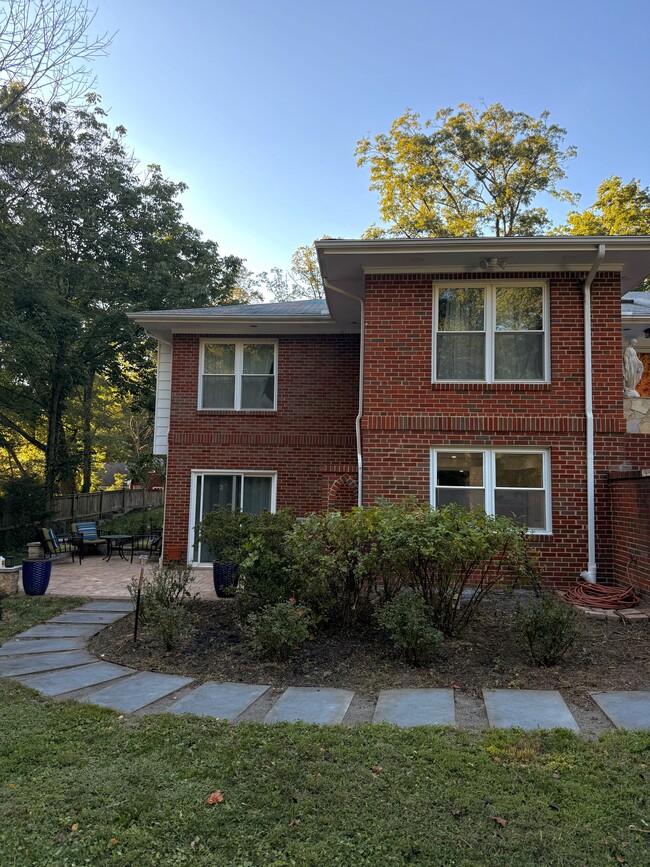 Building Photo - 19 Thomas Dr