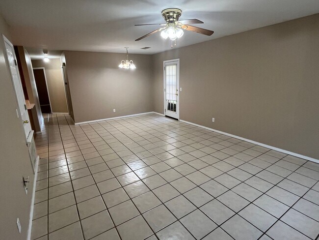 Foto del edificio - 1410 E 13th St