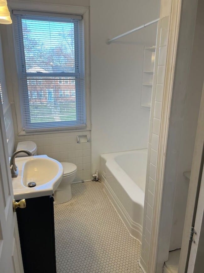 Foto del edificio - 3 Bedroom Home with Basement and yard