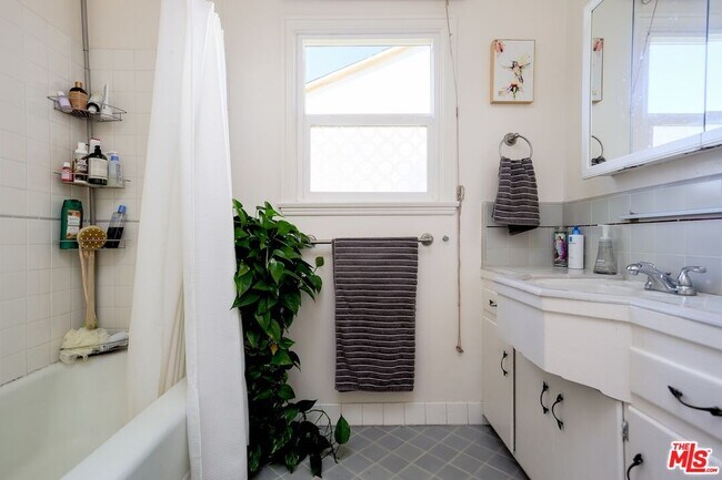 Foto del edificio - 5615 Wenlock St