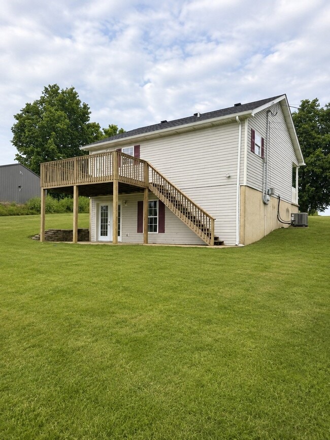 Building Photo - 211 Memory Ln