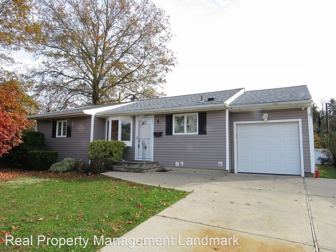 Foto principal - 3 br, 2 bath House - 5 Manetto Drive