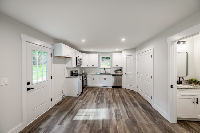 Building Photo - 126A Brookmeade Dr