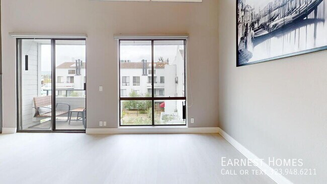 Foto del edificio - 13331 Moorpark St