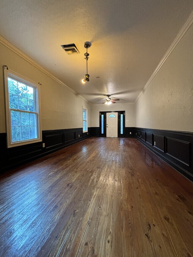 Building Photo - 4927 Venus St