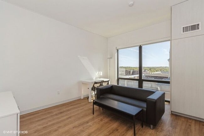 Building Photo - $1,499 | 1 Bedroom, 1 Bathroom Furnished A...