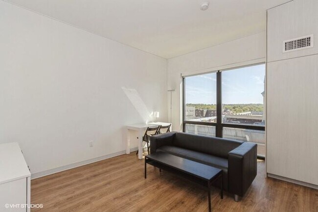 Building Photo - $1,699 | 1 Bedroom, 1 Bathroom Furnished Apartment | 6th Floor | Cat Friendly | Available for an ...