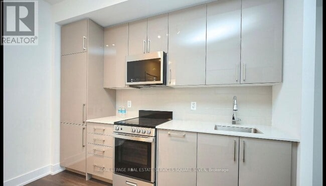 Building Photo - 2450 Old Bronte Rd