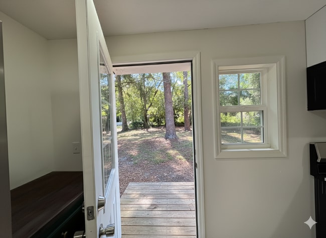 Building Photo - 2404 Spurgeon St