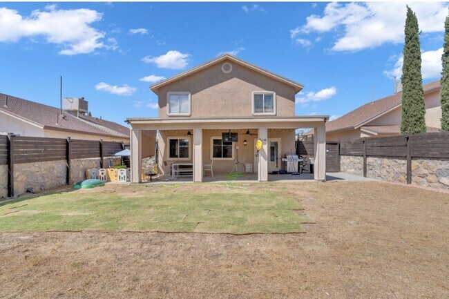 Foto del edificio - 4 BEDROOM 3 BATHROOM HOME