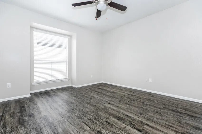 Building Photo - 4400 Memorial Dr