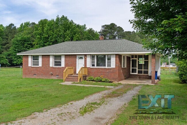 Building Photo - Charming 3BR Home in Jarratt - Convenient Location Near I-95