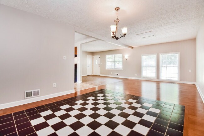 Building Photo - 8177 Kendrick Rd