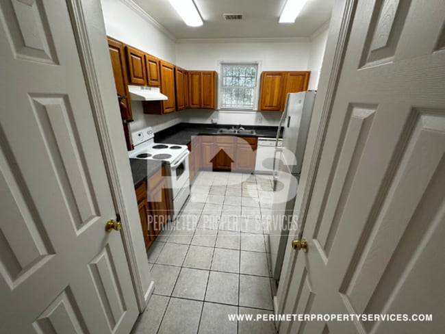 Foto del edificio - Coming Soon a Newly Renovated House!!