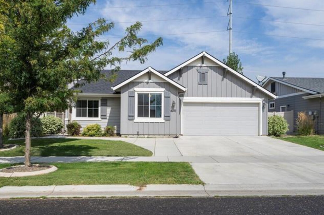 Primary Photo - Beautiful North Meridian Home with Upgrade...