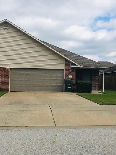 Building Photo - 1652 Willowbrook Dr