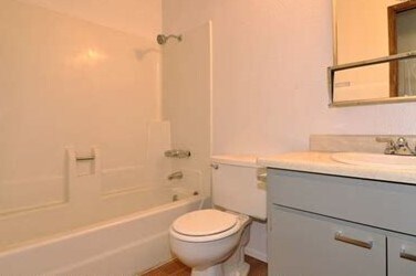 Hallway bathroom - 2965 East Way