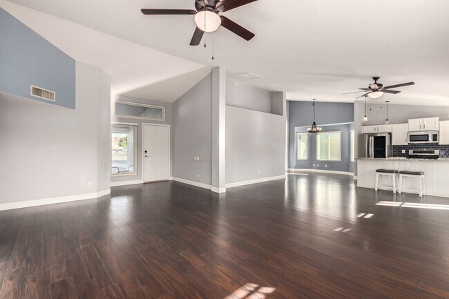 Foto del edificio - Fantastic Chandler Home Without Carpet!