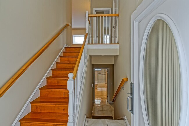 Building Photo - BEAUTIFUL, BRIGHT & AIRY 3BR2.5BA DETACHED TOWNHOME W/ LARGE 2-CAR GARAGE, WORKSHOP/BONUS ROOM, C...