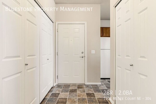 Foto del edificio - 1302 Mcgee Ct NE