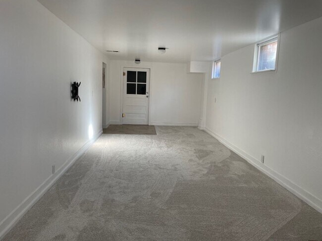 Foto del edificio - 4001 Frontier Park Ave