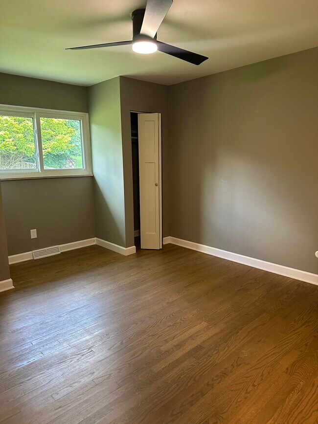 Primary Bedroom - 6728 Schreiner St E