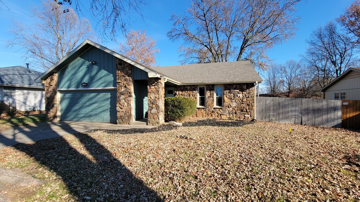 Primary Photo - Great Basement home with tons of room