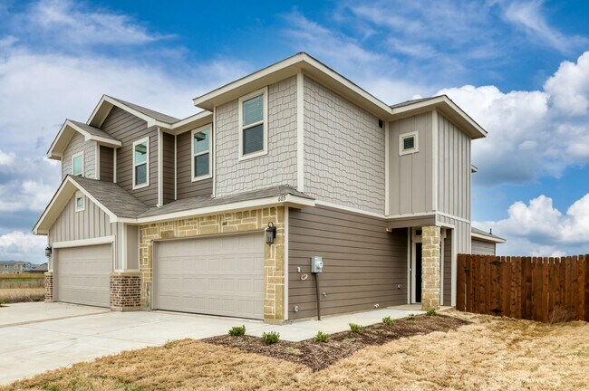 Building Photo - AVAILABLE NOW! GORGEOUS 3 BEDROOM 2.5 BATH...