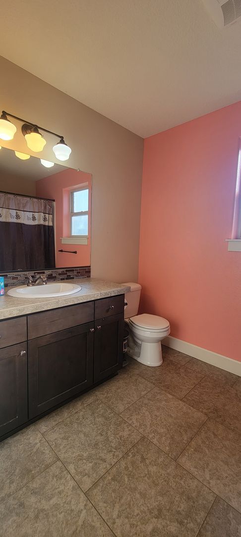 Foto del edificio - 125 S Ash St