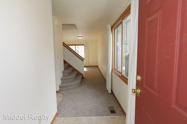 Building Photo - 3 br, 2.5 bath House - 5547 Fossil Court E