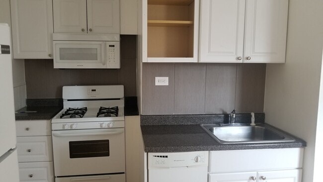 Foto del edificio - 4409 N Kenneth Ave