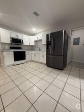 Building Photo - 231 Evernia St