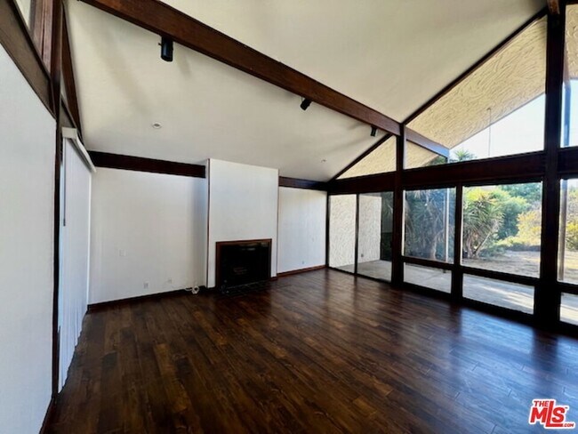 Building Photo - 1011 El Segundo Dr