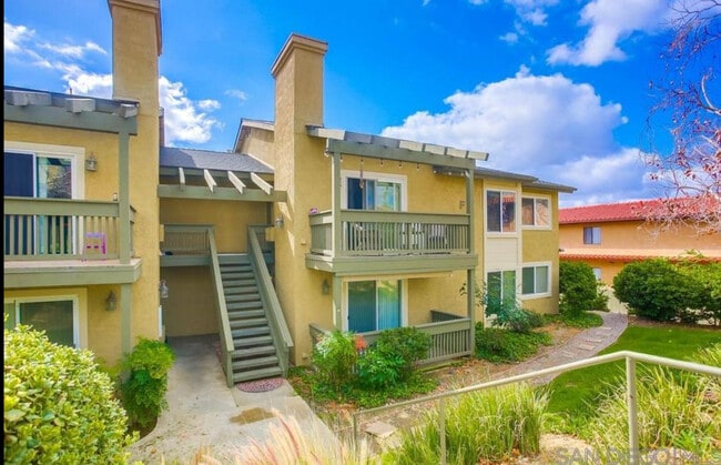 Building Photo - 225 W El Norte Pkwy