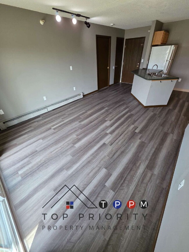 Building Photo - 3 Bedroom | 2 Bathroom Unit Available RIGH...