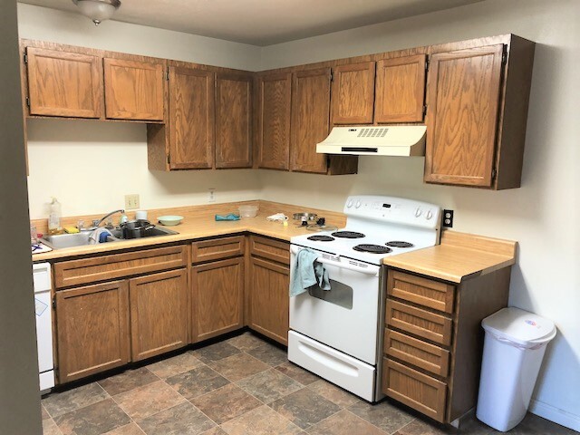 Huge Kitchen - Dishwasher/micro - 737 E 750 N St