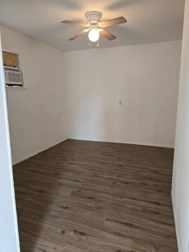 Foto del edificio - 13131 Creek Side Rd