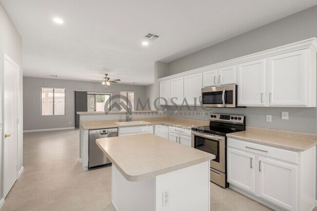 Building Photo - 1245 E Waterview Pl