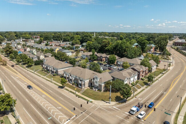 Foto aérea - Uptown Village Apartments