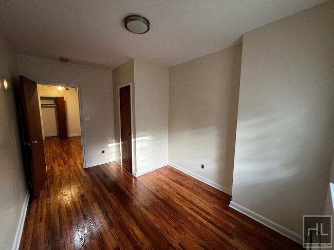 Foto del edificio - AMUNDSON AVENUE