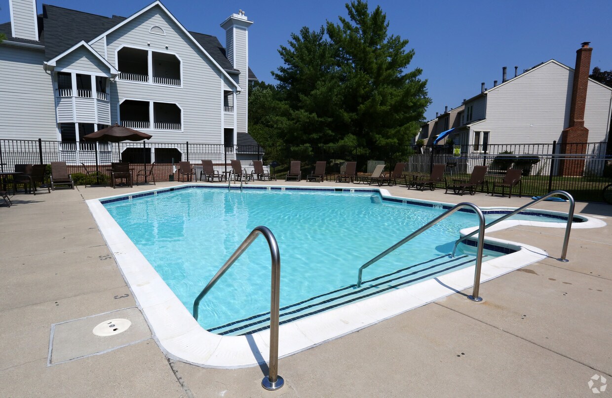 Sussex At Kingstowne 6050 Edgeware Ln Alexandria VA Apartments