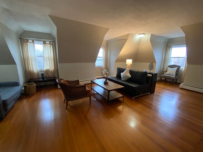 Building Photo - 273 Bowen St